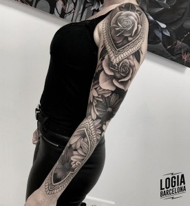tatuaje_brazo_flores_geometria_Logia_Barcelona_Jas
